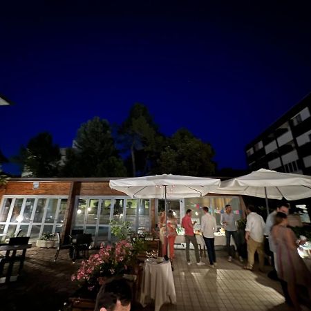Hotel Ai Pini Градо Екстериор снимка
