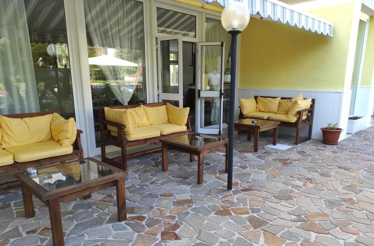 Hotel Ai Pini Градо Екстериор снимка