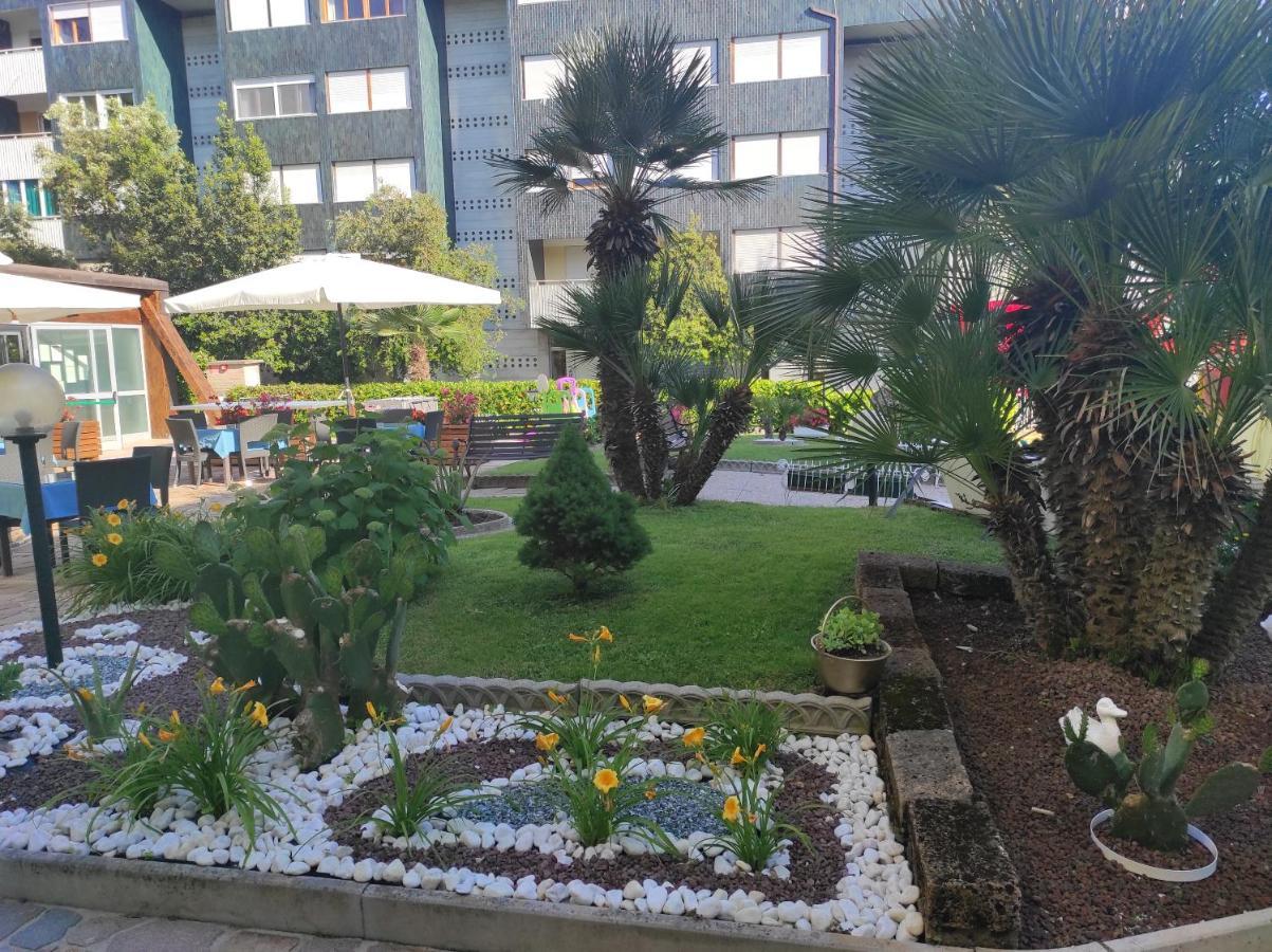 Hotel Ai Pini Градо Екстериор снимка