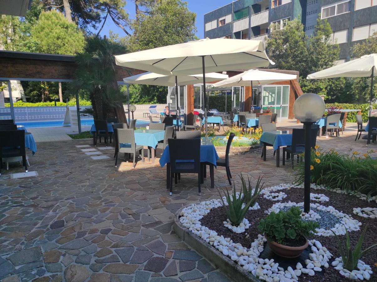 Hotel Ai Pini Градо Екстериор снимка