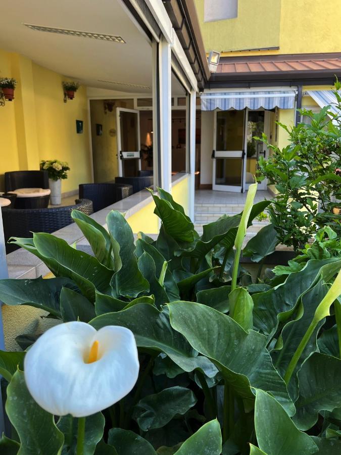 Hotel Ai Pini Градо Екстериор снимка