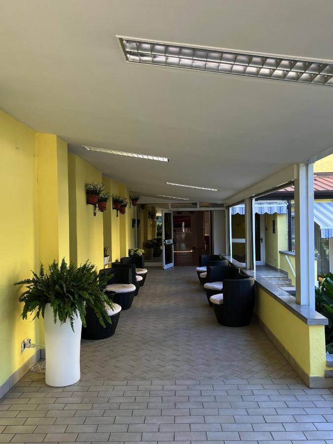 Hotel Ai Pini Градо Екстериор снимка