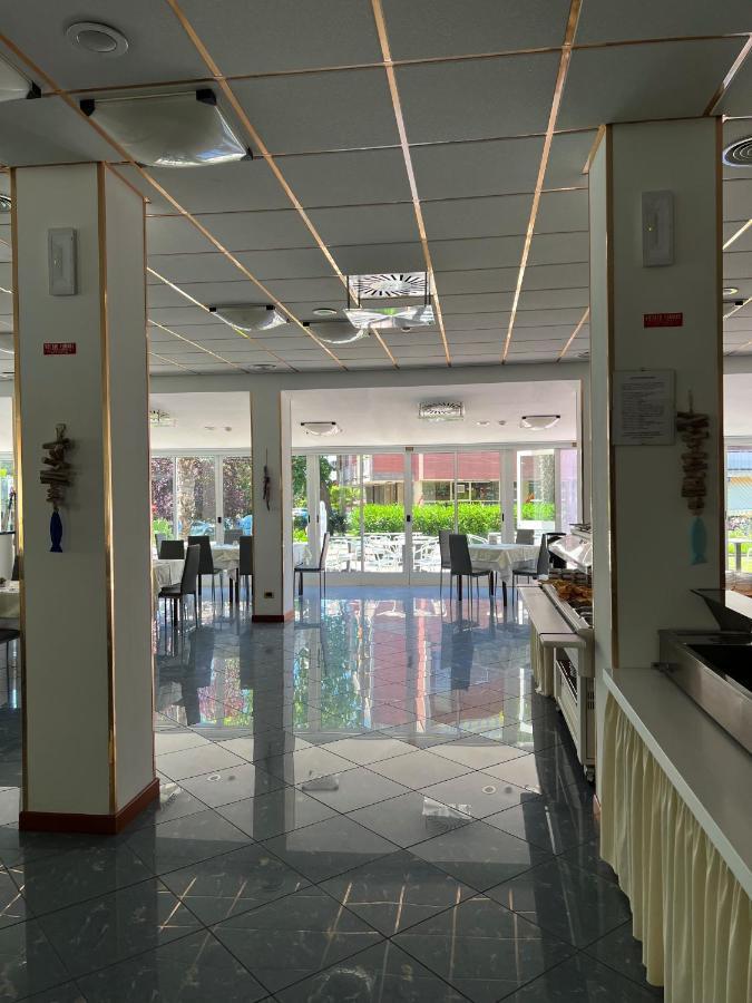 Hotel Ai Pini Градо Екстериор снимка