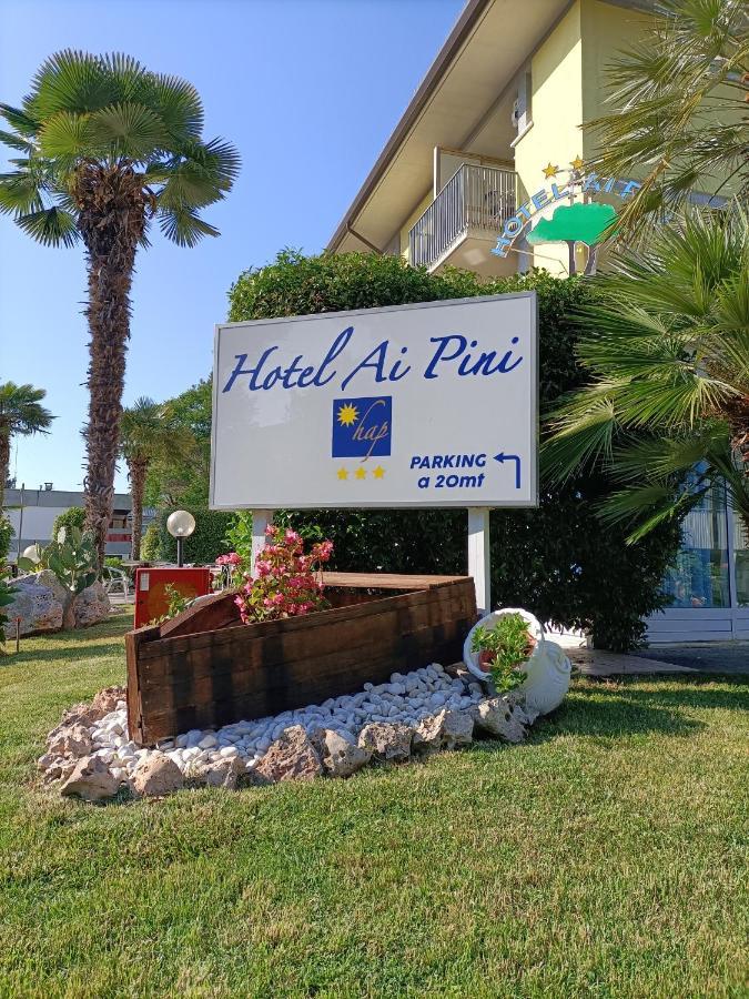 Hotel Ai Pini Градо Екстериор снимка