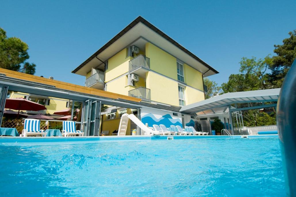 Hotel Ai Pini Градо Екстериор снимка