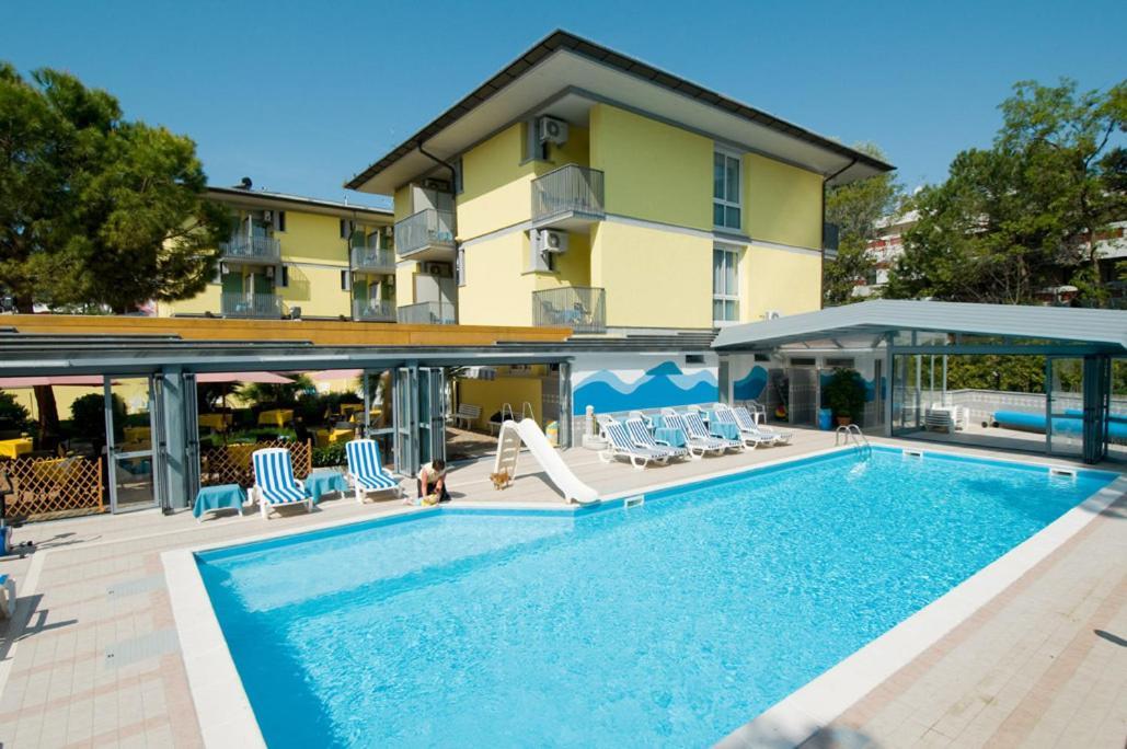 Hotel Ai Pini Градо Екстериор снимка