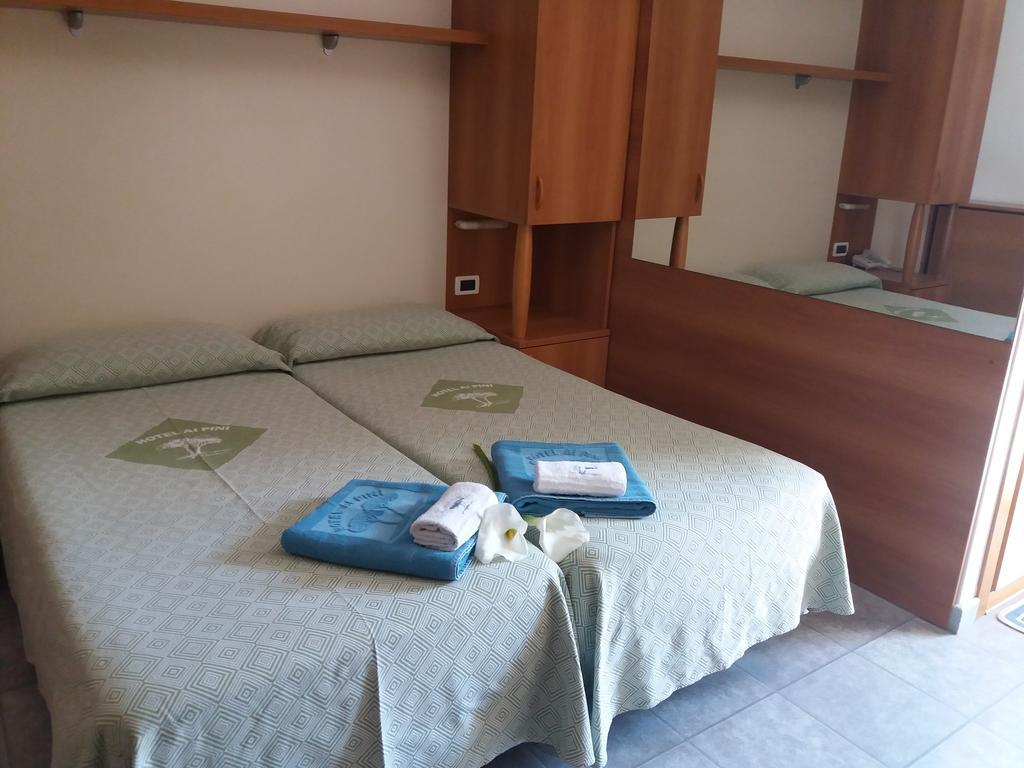Hotel Ai Pini Градо Екстериор снимка